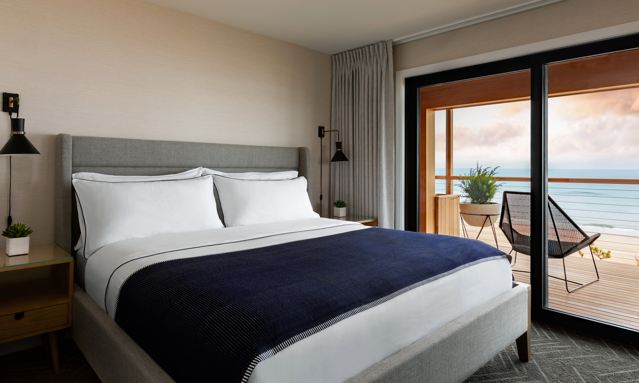 Deluxe Oceanfront Suite bedroom overlooking the ocean 