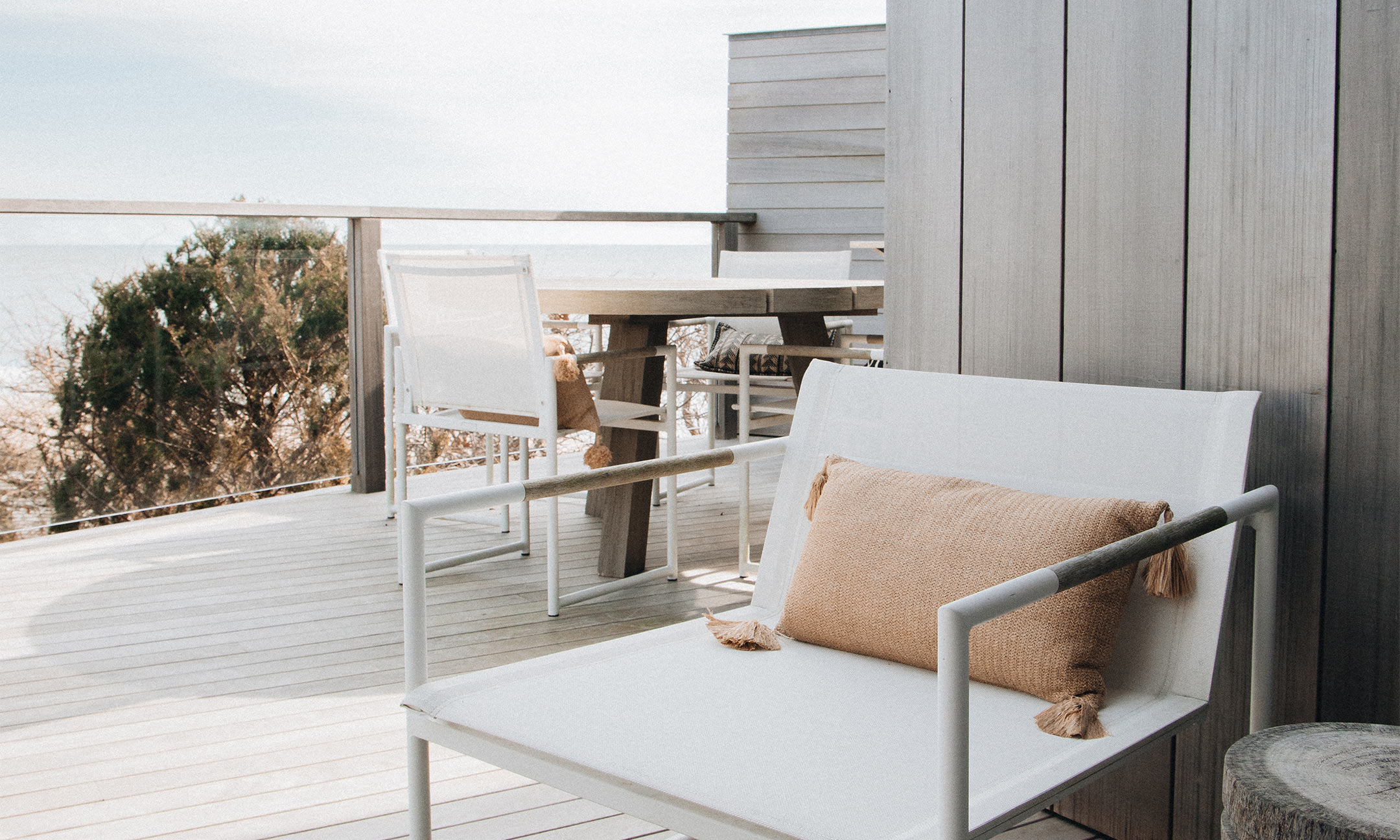 Residence balcony overlooking the ocean 