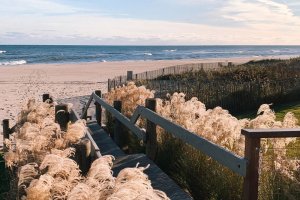 Walkway to the beach 