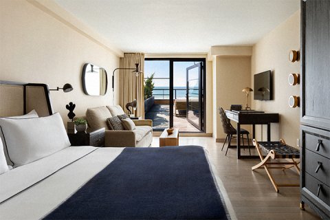 Deluxe Oceanfront King with view of the ocean 
