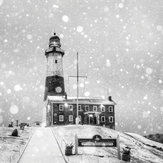 black and white photo of Montauk lighthouse in the snow