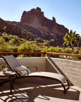 Mountain Casita patio with lounge chair and stunning view of Praying Monk.