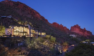 Villa Luna nestled into the side of Camelback Mountain at dusk.